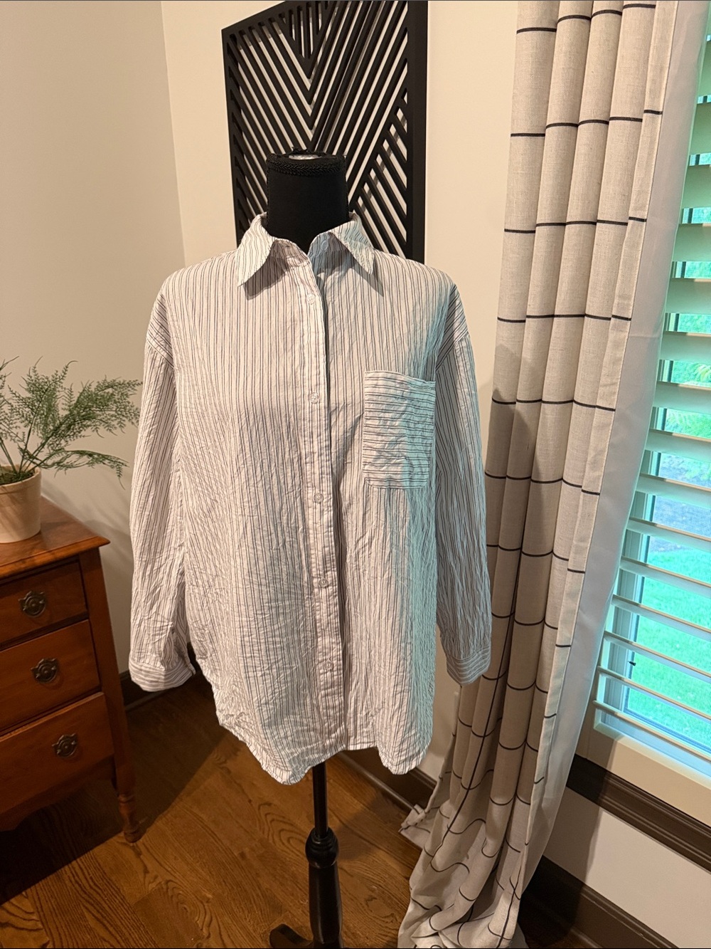 Aiblee button down shirt white and black stripe large
